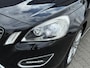 Volvo V60 1.6 T4 Kinetic Schuifdak | Trekhaak | Leder | Stoelverwarming | Memory | Xenon | Camera | Keurig Onderhouden