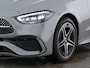 Mercedes-Benz C-klasse Estate 300 e AMG Plug-In Hybride | AMG Premium Line | Night Pakket | Panorama Schuif-Kanteldak | Trekhaak | Head-up-Display | Stuur en Stoelverwarming. Inclusief 24 maanden MB Certified garantie voor Europa.