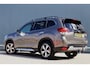 Subaru Forester 2.0i e-BOXER Premium 4WD | Trekhaak | Leer | Panoramadak | Adapt. Cruise | Camera | Sideview | Stoelverwarming voor + achter | Apple Carplay / Android Auto
