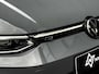 Volkswagen Golf 1.5 eTSI R-Line Business, IQ Lights, ACC Travel assist, Carplay, 19'' Velgen