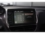 Peugeot 2008 1.2 PureTech Style | Pano | Navi | Lichtmetaal |