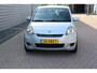 Daihatsu Sirion 2 1.0-12V 100th. Anniversary O.a: Airco, Radio/CD, A.B, L.M, 4-seiz, Rijklaar. Etc. All-in prijs!