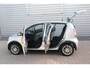 Daihatsu Sirion 2 1.0-12V 100th. Anniversary O.a: Airco, Radio/CD, A.B, L.M, 4-seiz, Rijklaar. Etc. All-in prijs!