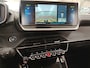 Peugeot e-208 EV 50 kWh 136pk Allure Pack | SOH 90% | Connect 3D Nav | Camera | LED | PDC | CarPlay | Getint glas | 16" All Season