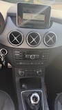 Mercedes-Benz 200-Serie B Klasse Ambition auto loopt op 3 cill