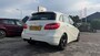 Mercedes-Benz 200-Serie B Klasse Ambition auto loopt op 3 cill