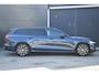 Volvo V60 T8 Plug-in hybrid AWD Plus Dark | Panoramadak | Trekhaak | Verwarmbare voorstoelen, achterbank en stuurwiel | Head-up display | 360 graden camera | Premium audio by Harman Kardon |