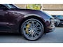 Porsche Macan 3.6 Turbo Exclusive Performance Edition 441PK | Dealer onderhouden | Mahagoni Metallic | Sport uitlaat | ACC | Pano