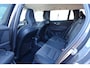 Volvo V60 T6 Recharge AWD Essential Edition Bright | Long Range | 19 inch lichtmetalen velgen | Stoel- & Stuurwielverwarming | Park Assist voor & achter met camera | Adaptieve Cruise Control | Pilot Assist, BLIS Dodehoekdetectie | Extra getint glas achter | Platinum Grey metallic