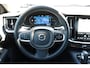 Volvo V60 T6 Recharge AWD Essential Edition Bright | Long Range | 19 inch lichtmetalen velgen | Stoel- & Stuurwielverwarming | Park Assist voor & achter met camera | Adaptieve Cruise Control | Pilot Assist, BLIS Dodehoekdetectie | Extra getint glas achter | Platinum Grey metallic