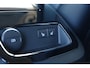 Volvo V60 T6 Recharge AWD Essential Edition Bright | Long Range | 19 inch lichtmetalen velgen | Stoel- & Stuurwielverwarming | Park Assist voor & achter met camera | Adaptieve Cruise Control | Pilot Assist, BLIS Dodehoekdetectie | Extra getint glas achter | Platinum Grey metallic
