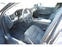 Volvo V60 T6 Recharge AWD Essential Edition Bright | Long Range | 19 inch lichtmetalen velgen | Stoel- & Stuurwielverwarming | Park Assist voor & achter met camera | Adaptieve Cruise Control | Pilot Assist, BLIS Dodehoekdetectie | Extra getint glas achter | Platinum Grey metallic