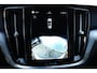 Volvo V60 T6 Recharge AWD Essential Edition Bright | Long Range | 19 inch lichtmetalen velgen | Stoel- & Stuurwielverwarming | Park Assist voor & achter met camera | Adaptieve Cruise Control | Pilot Assist, BLIS Dodehoekdetectie | Extra getint glas achter | Platinum Grey metallic