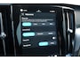 Volvo V60 T6 Recharge AWD Essential Edition Bright | Long Range | 19 inch lichtmetalen velgen | Stoel- & Stuurwielverwarming | Park Assist voor & achter met camera | Adaptieve Cruise Control | Pilot Assist, BLIS Dodehoekdetectie | Extra getint glas achter | Platinum Grey metallic