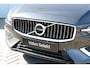 Volvo V60 T6 Recharge AWD Essential Edition Bright | Long Range | 19 inch lichtmetalen velgen | Stoel- & Stuurwielverwarming | Park Assist voor & achter met camera | Adaptieve Cruise Control | Pilot Assist, BLIS Dodehoekdetectie | Extra getint glas achter | Platinum Grey metallic