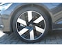 Volvo V60 T6 Recharge AWD Essential Edition Bright | Long Range | 19 inch lichtmetalen velgen | Stoel- & Stuurwielverwarming | Park Assist voor & achter met camera | Adaptieve Cruise Control | Pilot Assist, BLIS Dodehoekdetectie | Extra getint glas achter | Platinum Grey metallic