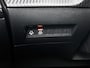 Peugeot e-2008 EV 136pk GT 50 kWh Automaat | Accu 95% | Schuif-/kanteldak | Navigatie | Climate Control | Adaptieve Cruise Control | Camera | 18"LMV | LED | Keyless Entry/Start | Apple Carplay/Android Auto |