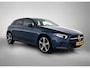 Mercedes-Benz A-klasse 250 e Business Solution AMG Limited | AMG-Line exterieur | Achteruitrijcamera | Sfeerverlichting | Stoelverwarming |Trekhaak | NIghtpakket | 24 Maanden Mercedes-Benz Certified Garantie