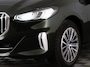 BMW 2-Serie Active Tourer 225 xDrive Luxury Line | LEDER | CAMERA | NAVI | ECC | PHEV | Sanremo Grün Metallic !