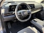 Nissan Ariya e-4ORCE Evolve 91 kWh 4WD / 306 PK / Leder / 1.500 kg Trekgewicht / Warmtepomp / 10 jaar Nissan More Garantie / Stoelverwarming voor en achter / Schuif-kantel dak / Stoelventilatie / Stuurverwarming / Rondomzicht camera / Elektrisch verstelbare stoelen met geheugen / Elektrische achterklep / Adaptieve cruise control / Apple Carplay/Android Auto /