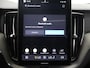 Volvo XC60 2.0 T8 Plug-in hybrid AWD Ultra Black Edition | Harman/Kardon | Ele. verstelbare stoelen + Geheugen | Ele. kofferdeksel | Panoramadak | HUD | Comfortstoelen | Adaptieve Cruise Control |