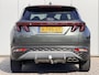 Hyundai Tucson 1.6 T-GDI HEV Comfort / 1e Eigenaar / NL Auto / Trekhaak 1650 KG / All Seasonbanden / Adaptive Cruise Control / Climate Control / Stoelverwarming / Achteruitrijcamera / Fabrieksgarantie t/m 01-2028 /