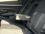 Hyundai Tucson 1.6 T-GDI HEV Comfort / 1e Eigenaar / NL Auto / Trekhaak 1650 KG / All Seasonbanden / Adaptive Cruise Control / Climate Control / Stoelverwarming / Achteruitrijcamera / Fabrieksgarantie t/m 01-2028 /