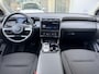 Hyundai Tucson 1.6 T-GDI HEV Comfort / 1e Eigenaar / NL Auto / Trekhaak 1650 KG / All Seasonbanden / Adaptive Cruise Control / Climate Control / Stoelverwarming / Achteruitrijcamera / Fabrieksgarantie t/m 01-2028 /