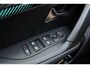 Peugeot e-2008 EV Allure Pack 50 kWh | SOH 95% | Apple carplay/Android auto | Adaptive cruise | Climate control | Lichtmetalen velgen 17'' |