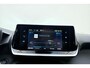 Peugeot e-2008 EV Allure Pack 50 kWh | SOH 95% | Apple carplay/Android auto | Adaptive cruise | Climate control | Lichtmetalen velgen 17'' |