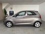 Kia Picanto 1.0 CVVT ISG Comfort Pack GEEN APK motor rookt, Schade rechts