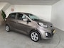 Kia Picanto 1.0 CVVT ISG Comfort Pack GEEN APK motor rookt, Schade rechts