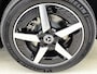 Mercedes-Benz GLB 200 Business Solution AMG 7p. 58 kWh | Premium plus pakket | Nightpakket | Trekhaak | Vast panoramadak | GUARD 360° | Burmester Surround Sound | Sportstoelen | Massage functie | 19” vijfspaaks lichtmetalen AMG-velgen |