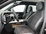 Mercedes-Benz GLB 200 Business Solution AMG 7p. 58 kWh | Premium plus pakket | Nightpakket | Trekhaak | Vast panoramadak | GUARD 360° | Burmester Surround Sound | Sportstoelen | Massage functie | 19” vijfspaaks lichtmetalen AMG-velgen |