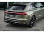 Audi Q8 60 TFSI e quattro Pro Line S Competition | Oak Green Pearl Effect (Audi Exclusive) | Panoramadak | Trekhaak | Head-up Display | Vierwielbesturing |  Bang & Olufsen Soundsystem | Luchtvering | Stoelventilatie en massagefunctie | Garantie 3 jaar / 100.000 KM |