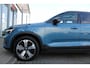 Volvo XC40 Recharge Ultimate 70 kWh | Fjord blue Carpet | 360 | H&K audio | Panorama dak | Stoel/stuurwiel verwarming | BLIS |
