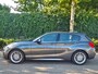 BMW 1-Serie 120i High Executive M Sport Apple CarPlay Trekhaak LED NAP Dealer onderhouden RIJKLAAR 184pk