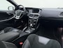 Volvo V40 T3 152PK Polar+ Sport / 18 inch velgen / H&K audio / Trekhaak / Panoramisch dak / Pdc camera / Bluetooth / Stoelverwarming.