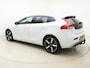 Volvo V40 T3 152PK Polar+ Sport / 18 inch velgen / H&K audio / Trekhaak / Panoramisch dak / Pdc camera / Bluetooth / Stoelverwarming.
