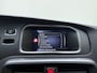 Volvo V40 T3 152PK Polar+ Sport / 18 inch velgen / H&K audio / Trekhaak / Panoramisch dak / Pdc camera / Bluetooth / Stoelverwarming.