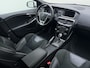 Volvo V40 T3 152PK Polar+ Sport / 18 inch velgen / H&K audio / Trekhaak / Panoramisch dak / Pdc camera / Bluetooth / Stoelverwarming.
