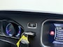 Volvo V40 T3 152PK Polar+ Sport / 18 inch velgen / H&K audio / Trekhaak / Panoramisch dak / Pdc camera / Bluetooth / Stoelverwarming.