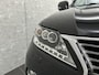 Lexus RX 450h 4WD President | Luchtvering | Dealer Onderhouden | Schuifdak | Leder Zwart | Stoelventilatie | Head-Up | Carplay | Memory | Stoelverwarming | DVD-Entertainment | Camera | Stuurverwarming |