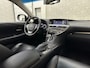 Lexus RX 450h 4WD President | Luchtvering | Dealer Onderhouden | Schuifdak | Leder Zwart | Stoelventilatie | Head-Up | Carplay | Memory | Stoelverwarming | DVD-Entertainment | Camera | Stuurverwarming |