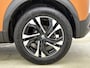 Peugeot e-2008 SUV EV GT 50 kWh 136pk | Accu 96% | Navigatie | Achteruitrijcamera | Full Led koplampen | 3D Cockpit | Climate Control | Cruise Control | Half Lederen sportstoelen | Parkeersensoren v+a | Keyless start | Apple Carplay / Android Auto | DAB+ radio | Donker getint glas | 17" lichtmetalen velgen |