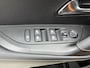 Peugeot e-2008 SUV EV GT 50 kWh 136pk | Accu 96% | Navigatie | Achteruitrijcamera | Full Led koplampen | 3D Cockpit | Climate Control | Cruise Control | Half Lederen sportstoelen | Parkeersensoren v+a | Keyless start | Apple Carplay / Android Auto | DAB+ radio | Donker getint glas | 17" lichtmetalen velgen |