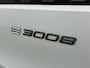 Peugeot E-3008 SUV Launch Edition Dual Motor 73 kWh 325pk | Accu 99% | 490km WLTP Actieradius | Navigatie | Panoramisch schuif-kanteldak | 360° camera | Lederen AGR stoel elektrisch+geheugen+massage | FOCAL HiFi | Adaptieve cruise control | Handsfree achterklep | Matrix LED koplampen | Stoel- en stuurverwarming | Keyless | Draadloze Apple Carplay / Android Auto + telefoonlader | Dodehoeksensor | Parkeersensoren v+a | Donker getint glas | 20" Lichtmetalen velgen |