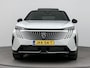 Peugeot E-3008 SUV Launch Edition Dual Motor 73 kWh 325pk | Accu 99% | 490km WLTP Actieradius | Navigatie | Panoramisch schuif-kanteldak | 360° camera | Lederen AGR stoel elektrisch+geheugen+massage | FOCAL HiFi | Adaptieve cruise control | Handsfree achterklep | Matrix LED koplampen | Stoel- en stuurverwarming | Keyless | Draadloze Apple Carplay / Android Auto + telefoonlader | Dodehoeksensor | Parkeersensoren v+a | Donker getint glas | 20" Lichtmetalen velgen |