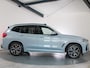 BMW X3 xDrive30e M-Sport LCI Laser, Panoramadak, 360Camera, Head-Up, Brooklyn Grau, Dealer onderhouden!