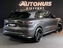 Porsche Cayenne 3.0 E-Hybrid Sport Design/Sport Chrono/Pano/HeadUp/Memory/360Camera/Trekhaak/Bose/Stuurverwarming/22"